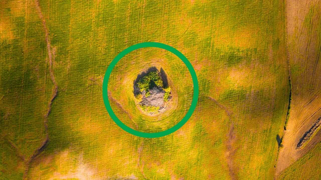 Arqueólogos descubren túmulos funerarios de 5,000 años mientras escaneaban tierras agrícolas